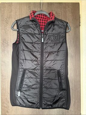 Cowgirl Tuff Company vest. Size S.
